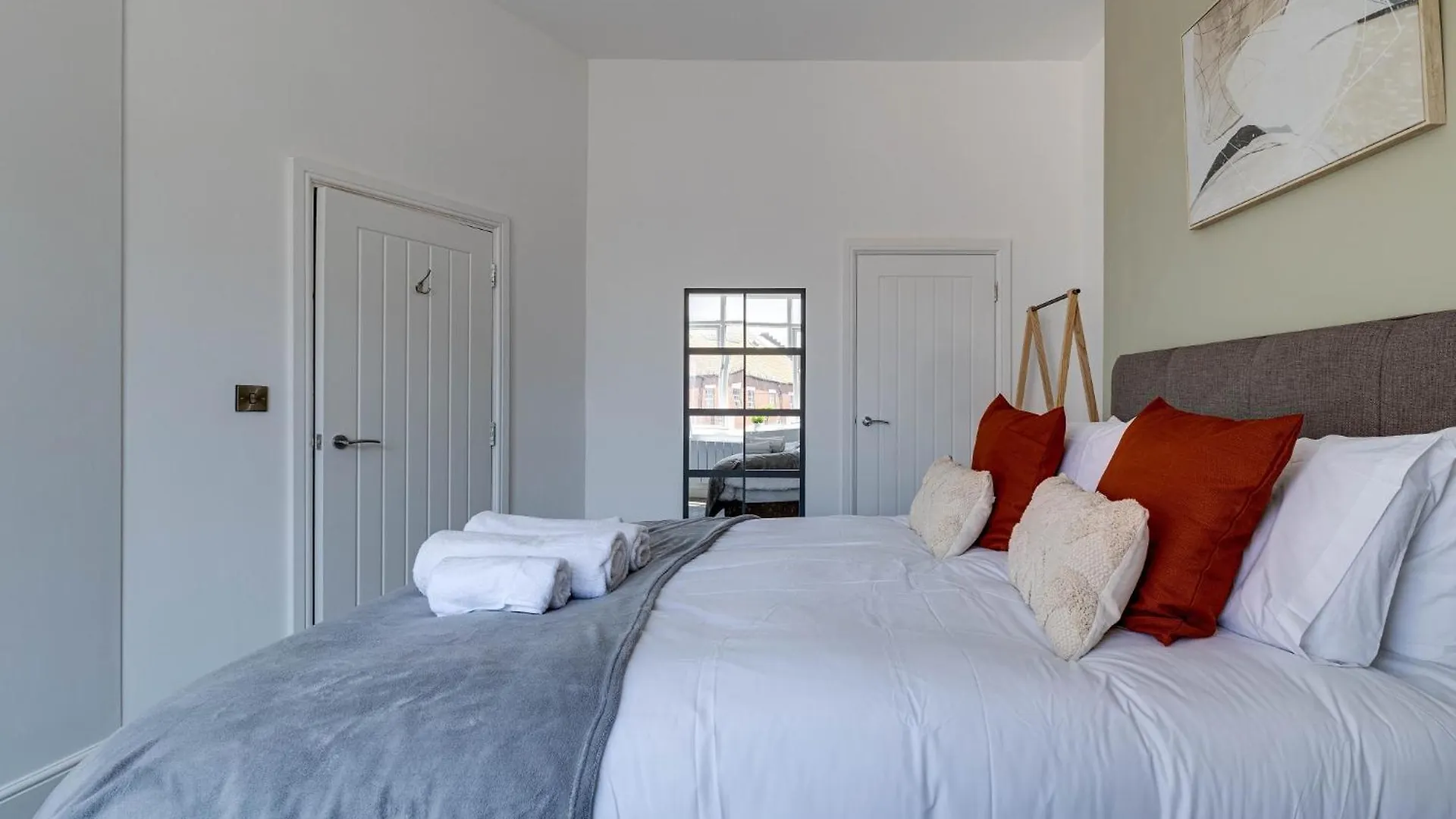 Apartment No 2 At Empire 39 Scarborough