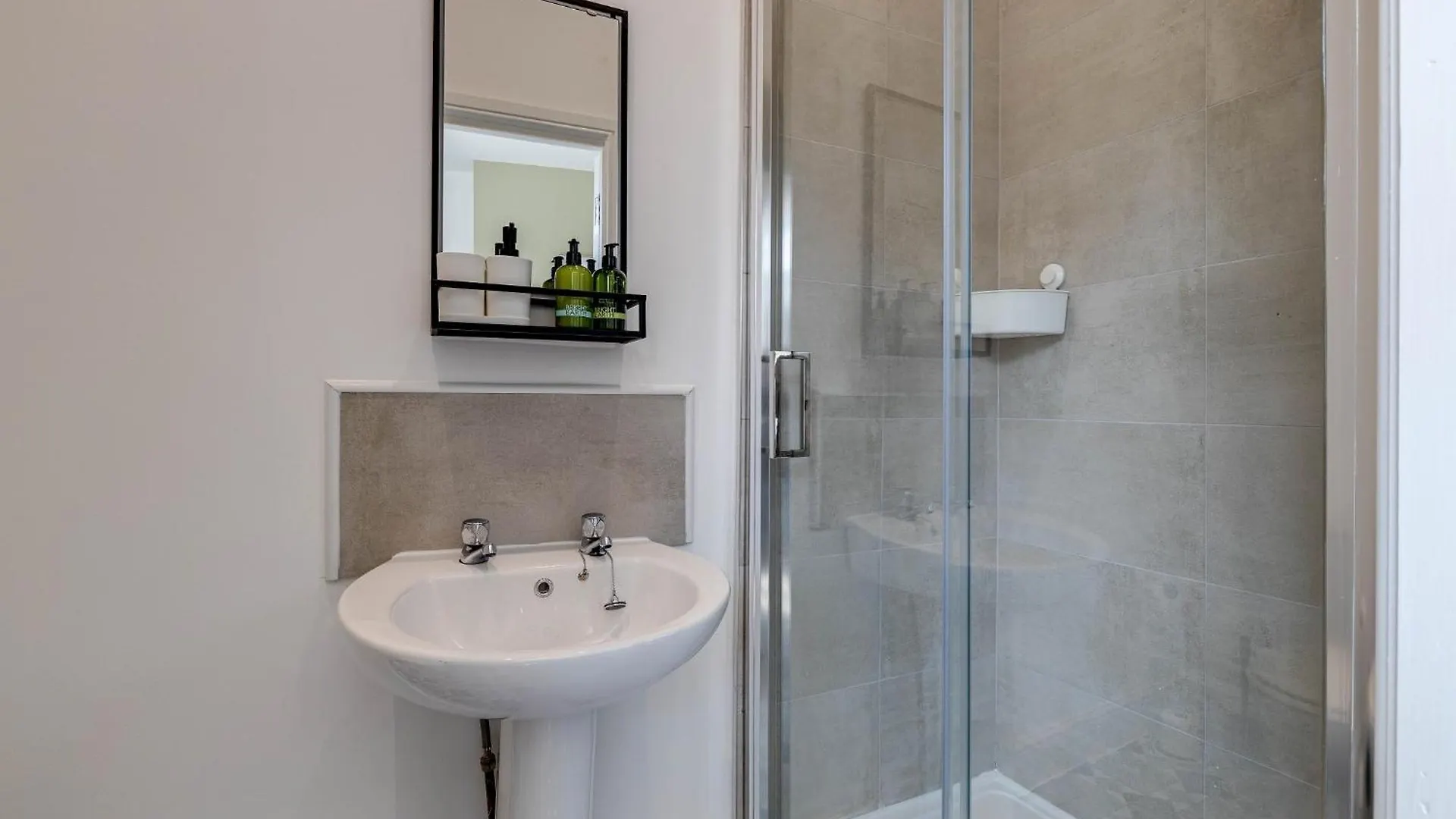 Apartment No 2 At Empire 39 Scarborough