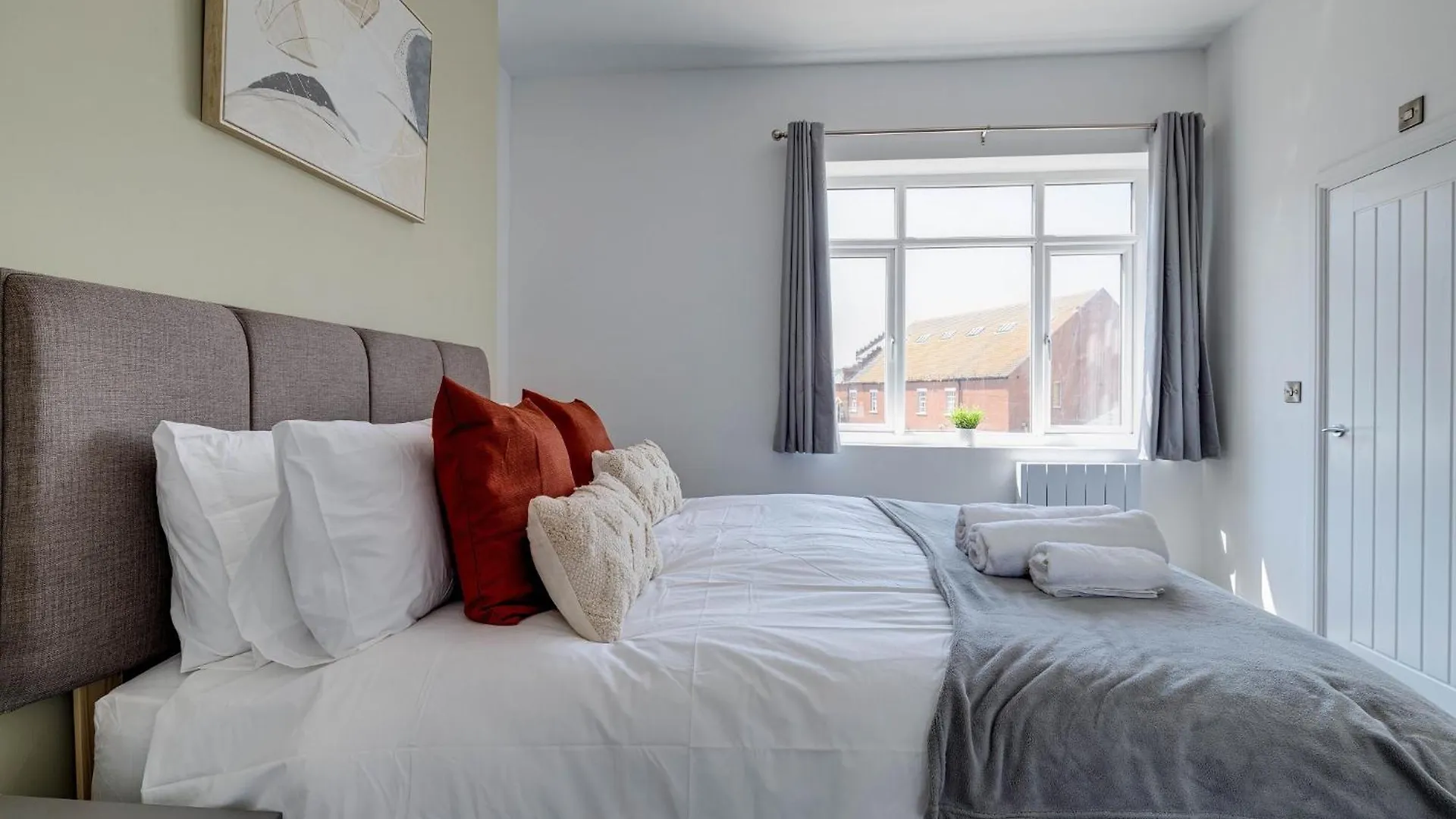 Apartment No 2 At Empire 39 Scarborough