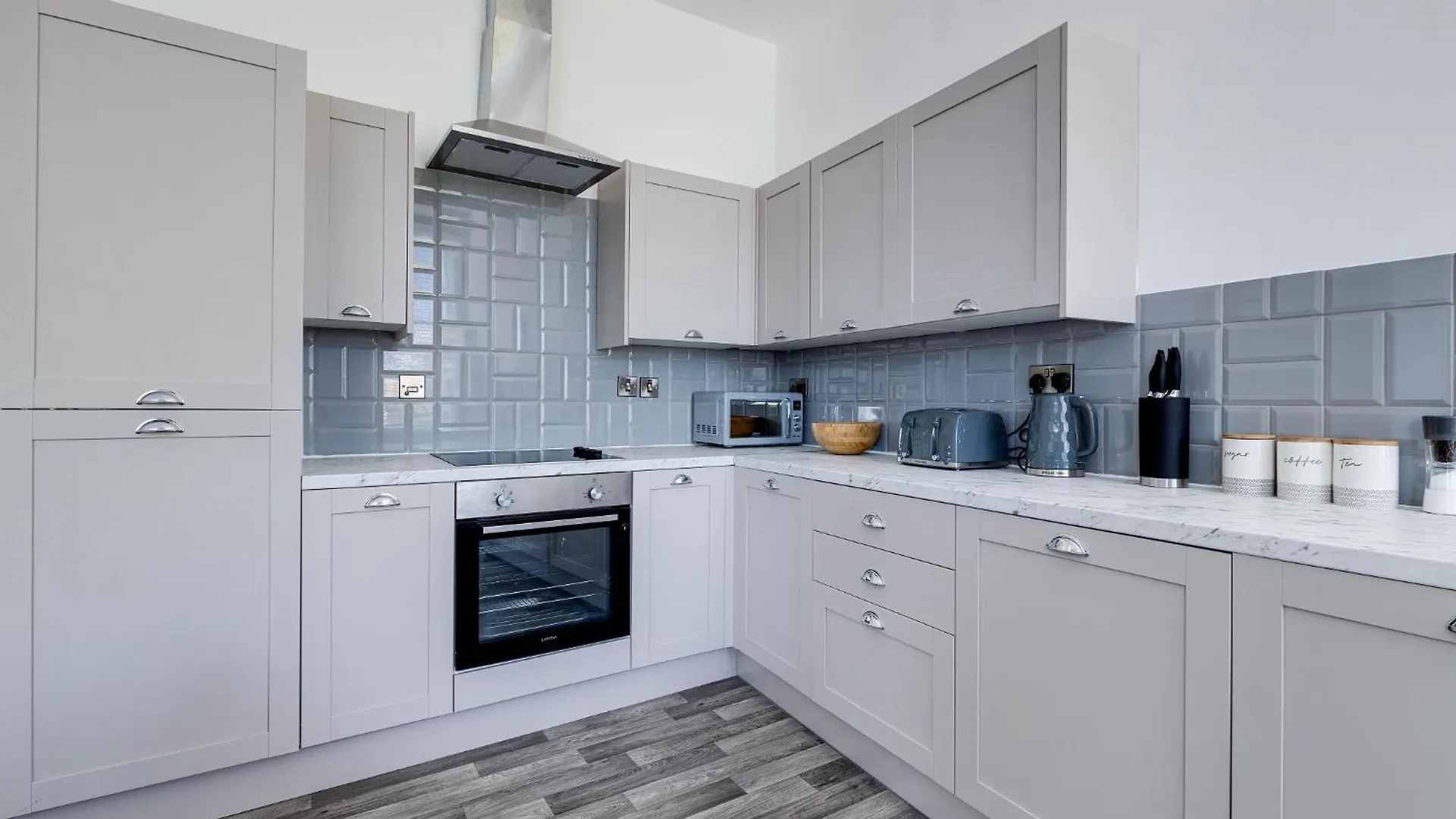 Apartment No 2 At Empire 39 Scarborough 0*,