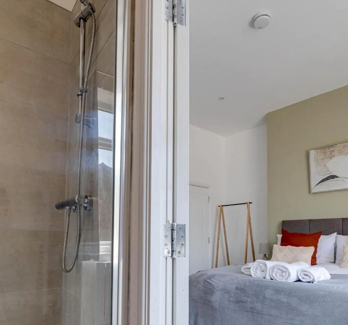 Apartment No 2 At Empire 39 Scarborough